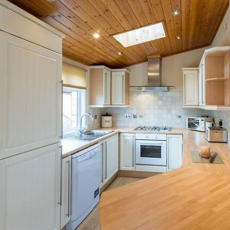 Windermere Retreat - White Cross Bay Holiday Park المظهر الخارجي الصورة