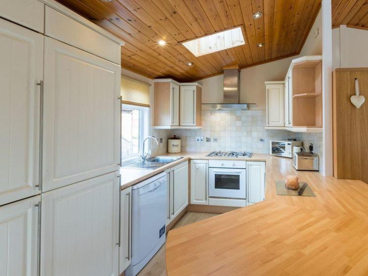Windermere Retreat - White Cross Bay Holiday Park المظهر الخارجي الصورة